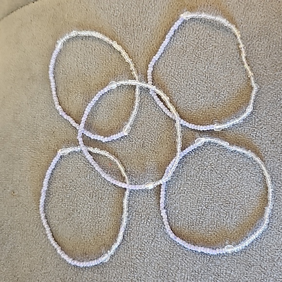 1/$5 or 3/$10 NWOT Stretchy Light Purple Faceted Bead Layering Bracelet Set - Picture 3 of 4